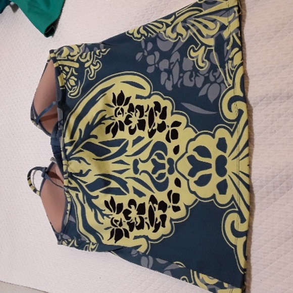 Athleta under wire swim top - Picture 3 of 4